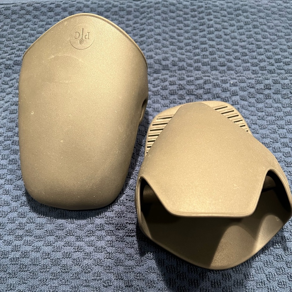 Pampered Chef Silicon Oven Mits